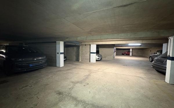 Stationnement à louer    Paris 16