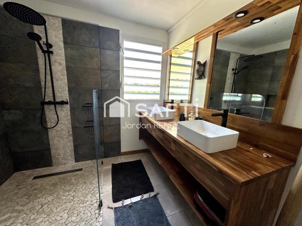 Villa T5 à deux pas de la plage + 2 bungalows T2 Les Trois-Ilets.