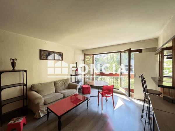 Location Studio 28.5 m² - 102 RUE SAINT MAUR Paris 75011