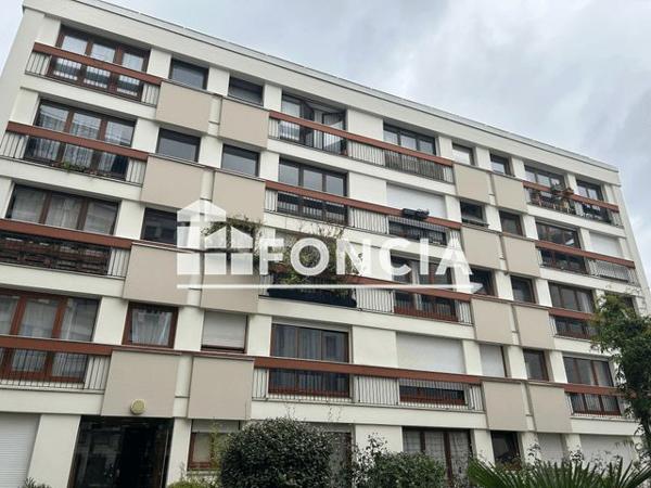 Location Studio 28.5 m² - 102 RUE SAINT MAUR Paris 75011