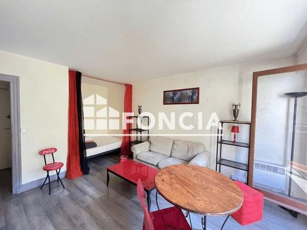 Location Studio 28.5 m² - 102 RUE SAINT MAUR Paris 75011