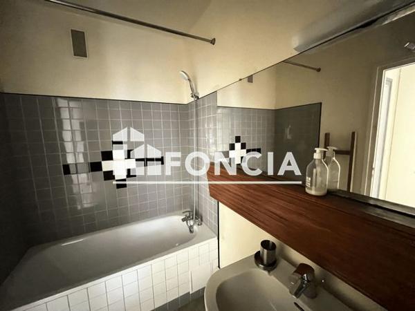 Location Studio 28.5 m² - 102 RUE SAINT MAUR Paris 75011