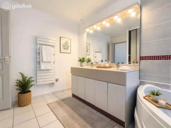 CHALLANS – MAISON RÉNOVÉE, 4 CHAMBRES, JARDIN ET COMMODITÉS À PIED