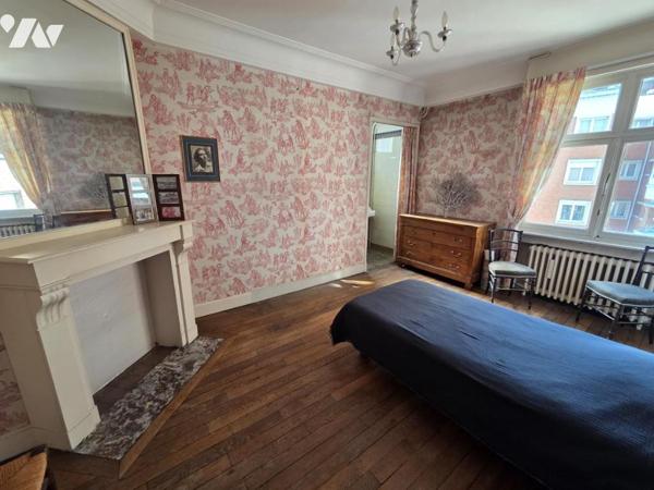 LILLE  MARECHAL LECLERC - APPARTEMENT DE 165 M2 DANS UNE SUPERBE COPROPRIETE GARAGE ET CAVE -  