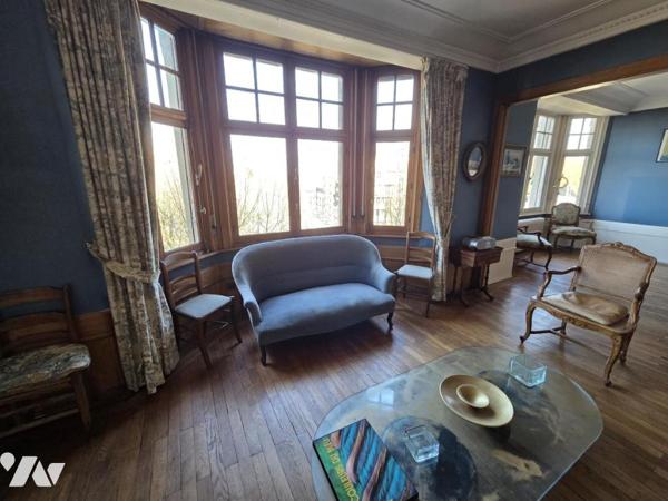 LILLE  MARECHAL LECLERC - APPARTEMENT DE 165 M2 DANS UNE SUPERBE COPROPRIETE GARAGE ET CAVE -  