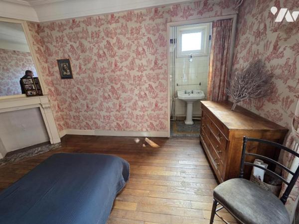 LILLE  MARECHAL LECLERC - APPARTEMENT DE 165 M2 DANS UNE SUPERBE COPROPRIETE GARAGE ET CAVE -  