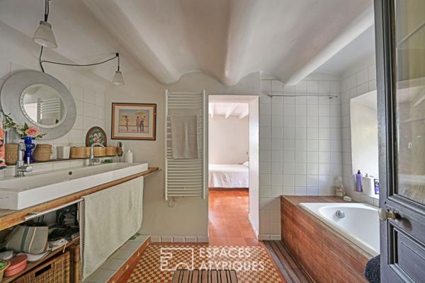 Maison de village à l’esprit bohème, avec piscine