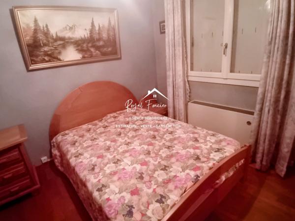 Vue sur le verger, vous avez un ruisseau au bout de la parcelle