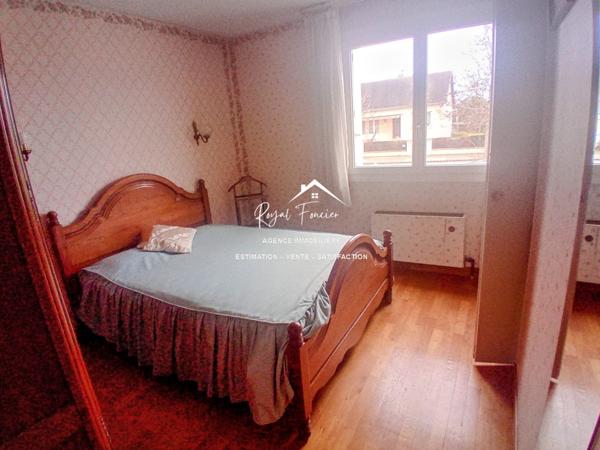 Vue sur le verger, vous avez un ruisseau au bout de la parcelle