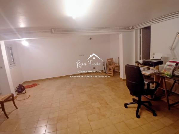 Vue sur le verger, vous avez un ruisseau au bout de la parcelle