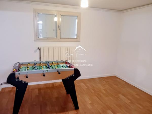 Vue sur le verger, vous avez un ruisseau au bout de la parcelle