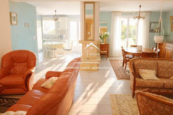 Vue sur le verger, vous avez un ruisseau au bout de la parcelle