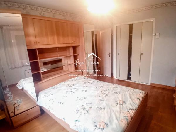 Vue sur le verger, vous avez un ruisseau au bout de la parcelle