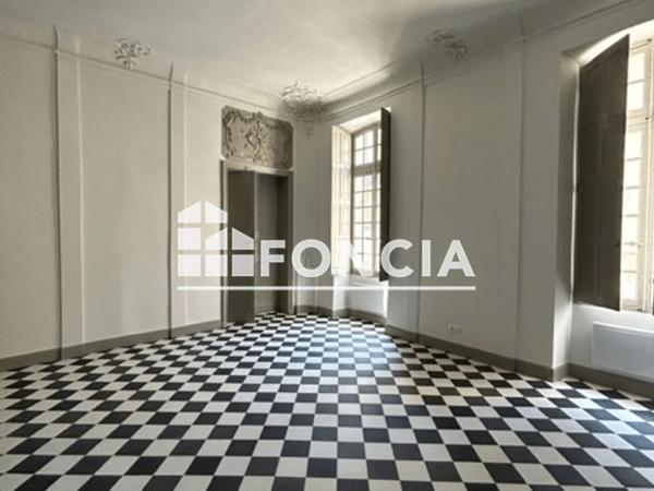 Location Appartement 3 pièces 138 m² - 49 PLACE PHILIPPE DE CABASSOLE - PORTE 3 Cavaillon 84300