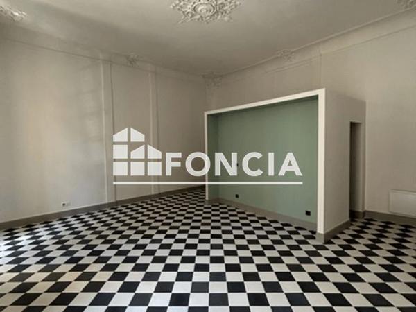 Location Appartement 3 pièces 138 m² - 49 PLACE PHILIPPE DE CABASSOLE - PORTE 3 Cavaillon 84300