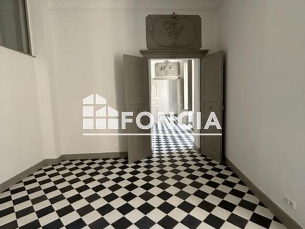 Location Appartement 3 pièces 138 m² - 49 PLACE PHILIPPE DE CABASSOLE - PORTE 3 Cavaillon 84300