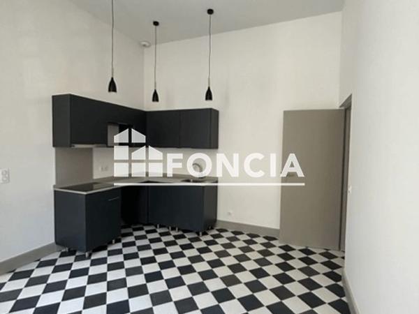 Location Appartement 3 pièces 138 m² - 49 PLACE PHILIPPE DE CABASSOLE - PORTE 3 Cavaillon 84300