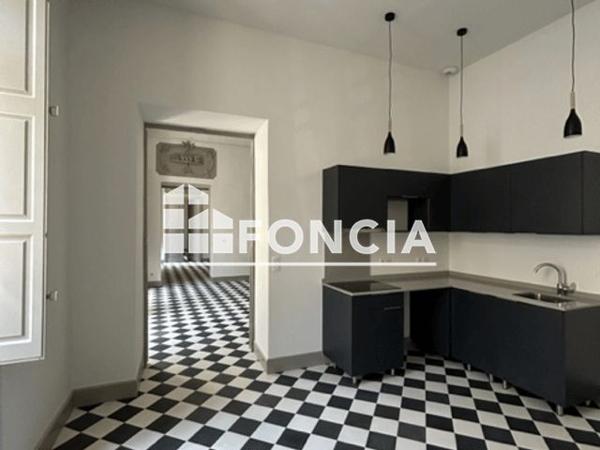 Location Appartement 3 pièces 138 m² - 49 PLACE PHILIPPE DE CABASSOLE - PORTE 3 Cavaillon 84300