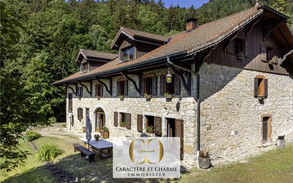 Demeure de caractère de 1864. 600 m2 de potentiel. Vue panoramique.