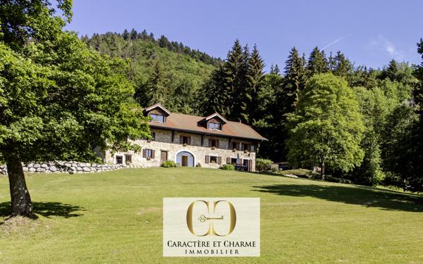 Demeure de caractère de 1864. 600 m2 de potentiel. Vue panoramique.