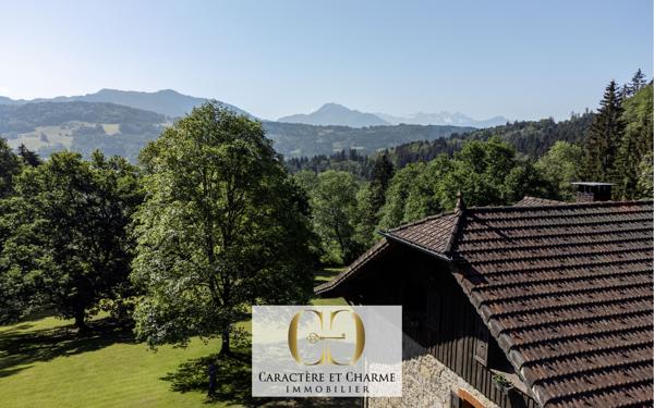 Demeure de caractère de 1864. 600 m2 de potentiel. Vue panoramique.