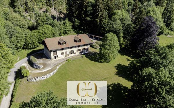 Demeure de caractère de 1864. 600 m2 de potentiel. Vue panoramique.
