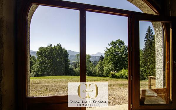 Demeure de caractère de 1864. 600 m2 de potentiel. Vue panoramique.