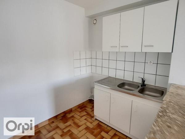 Appartement à louer    2 pièces • 42 m2    Montluçon