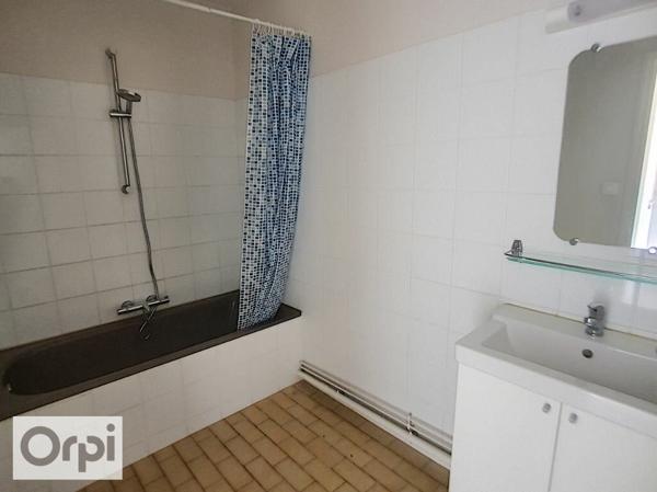 Appartement à louer    2 pièces • 42 m2    Montluçon