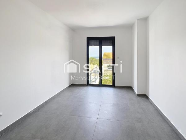 Maison neuve T4 de 105 m² à Fitou sur un terrain de 508 m² avec un grand sous-sol et vue sur l'étang