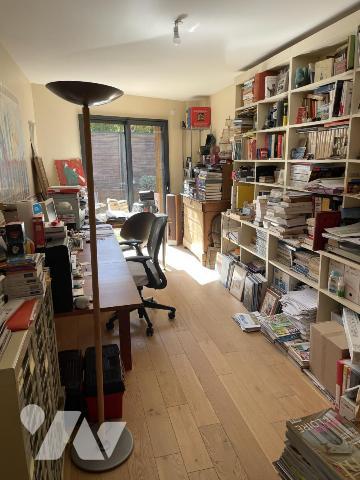 Pavillon 5 chambres, 2 bureaux, jardin.