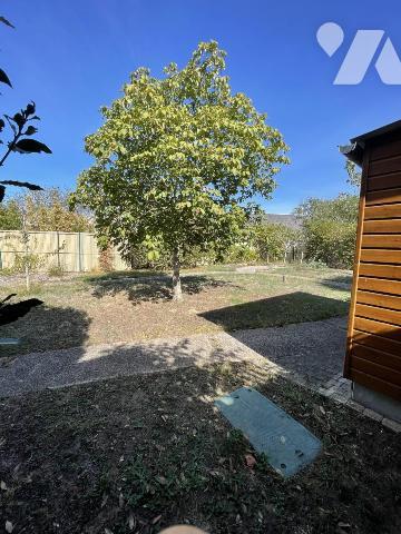 Pavillon 5 chambres, 2 bureaux, jardin.