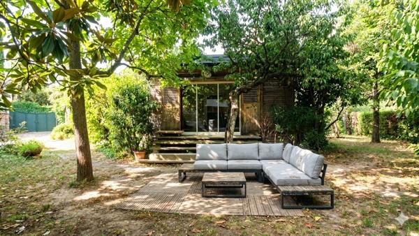 TRES BELLE MAISON T7 DE 192M² ENTIEREMENT RENOVEE DONT T2 INDEPENDANT DE 33 M² AU CALME SUR 900 M² DE TERRAIN