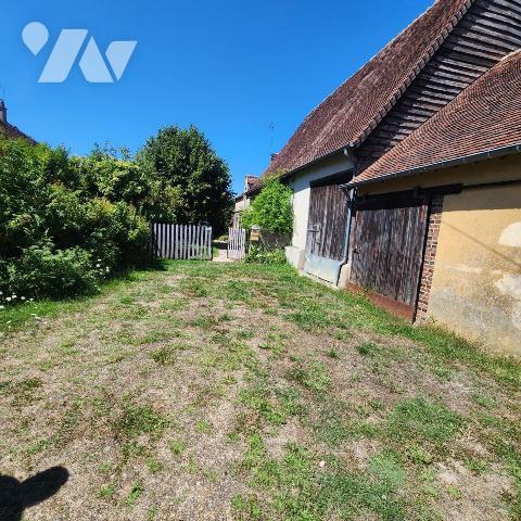  Maison de caractère sur grand terrain à CHERRE- Potentiel exceptionnel