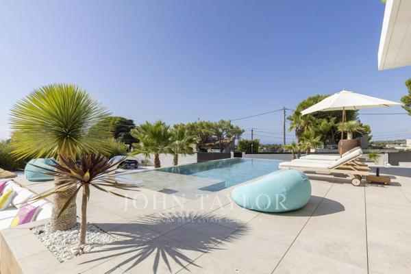 Villa contemporaine avec piscine à débordement et vue mer à Carry-le-Rouet