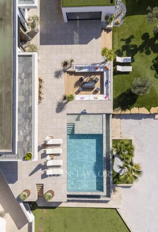 Villa contemporaine avec piscine à débordement et vue mer à Carry-le-Rouet