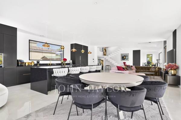 Villa contemporaine avec piscine à débordement et vue mer à Carry-le-Rouet