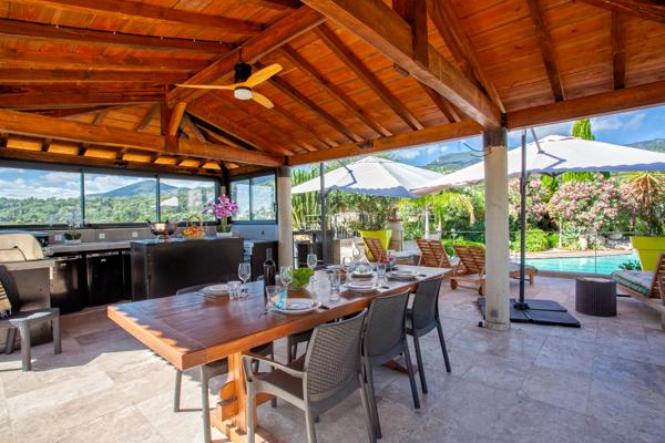 Propriété d'exception avec piscine, T3 indépendant et vaste terrain arboré à Venzolasca