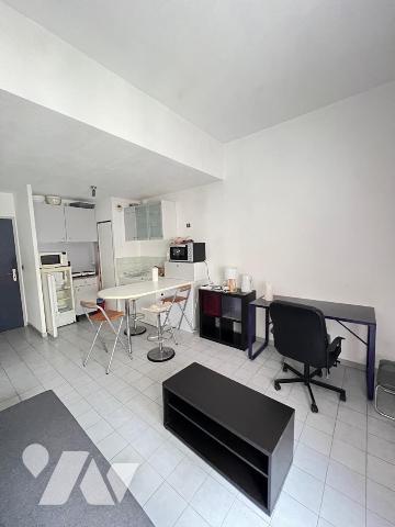 GRENOBLE : Rue Abbe Gregoire