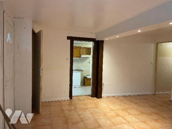 Maison avec cour et garage