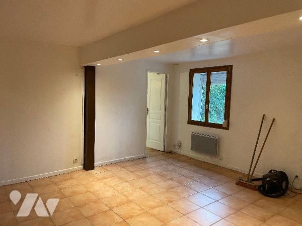 Maison avec cour et garage