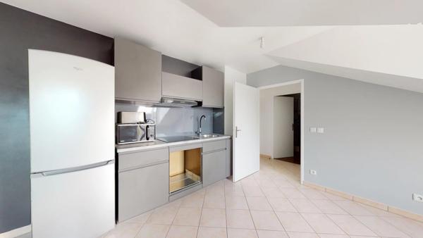 Location                                                      Appartement
                        
                     2 pièces                      35 m2                     à Pontault-Combault