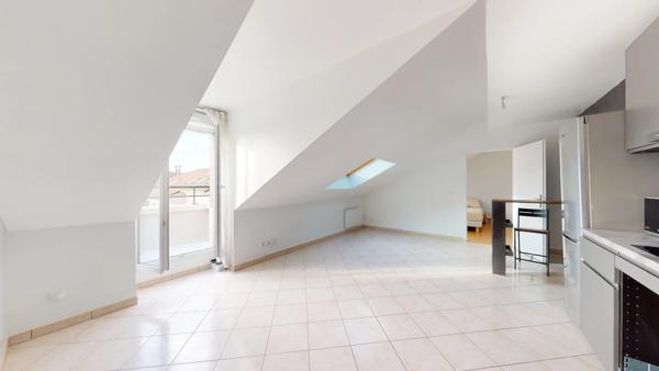 Location                                                      Appartement
                        
                     2 pièces                      35 m2                     à Pontault-Combault