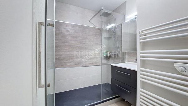 Orvault Haute Vallée / Bout des Pavés : En vente ! T3 refait à neuf au calme dans résidence récente et sécurisée, Garage + parking privé !  Commerces de proximité et C2.