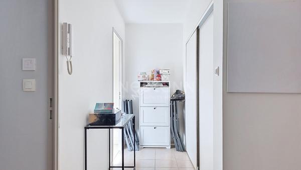 Orvault Haute Vallée / Bout des Pavés : En vente ! T3 refait à neuf au calme dans résidence récente et sécurisée, Garage + parking privé !  Commerces de proximité et C2.