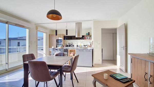 Orvault Haute Vallée / Bout des Pavés : En vente ! T3 refait à neuf au calme dans résidence récente et sécurisée, Garage + parking privé !  Commerces de proximité et C2.