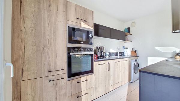 Orvault Haute Vallée / Bout des Pavés : En vente ! T3 refait à neuf au calme dans résidence récente et sécurisée, Garage + parking privé !  Commerces de proximité et C2.