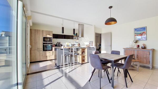 Orvault Haute Vallée / Bout des Pavés : En vente ! T3 refait à neuf au calme dans résidence récente et sécurisée, Garage + parking privé !  Commerces de proximité et C2.