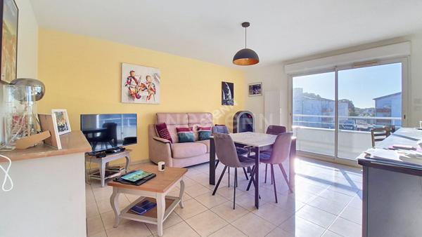 Orvault Haute Vallée / Bout des Pavés : En vente ! T3 refait à neuf au calme dans résidence récente et sécurisée, Garage + parking privé !  Commerces de proximité et C2.