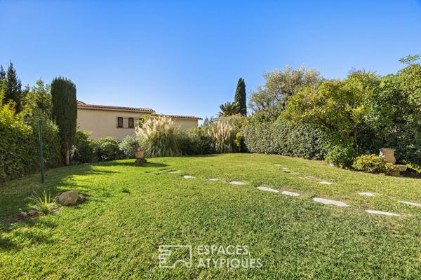 Grand T3 rénové avec jardin privatif, piscine et parking